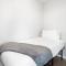 GardenView Modern Condo with Parking, Gym, Pool, AC