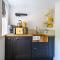 Executive Suite with Private HotTub, Full SkyTV in 600 Year Old Manor House - 萨弗伦沃尔登