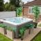 Lux 2 Bed Versace Bungalow Hot Tub, Sky TV, Cinema Screen Saffron Walden - Saffron Walden