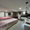 STUDIO 202 | WIFI 600MB | RESIDENCIAL JC, um lugar para ficar.