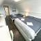 Hamilton Chic Retreat - Comfy Beds - Garden - Pool - Hamilton