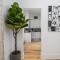 Downtown Luxe: Metro, King Bed, Parking, Sleeps 6