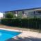 T2 avec piscine et terrasse dans résidence arborée - لا روشيل