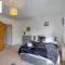 Bridgwater Bliss: 6-Bedroom Haven for Large Groups