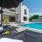Family villa Nona with pool and grill in Tinjan