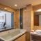 StayVista at Sapphire Sands with Pvt Pool & Jacuzzi - Siolim