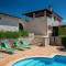 Rustic villa Catarina with pool in Tinjan - Kringa