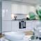 NEW! Stylish 2-bed apartment in Manchester by 53 Degrees Property - Amazing location, Ideal for Small Groups - Sleeps 4! - Manchester