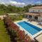 Rustic villa Lori with whirpool and grill near Por - Nova Vas