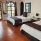 Hill House Mazatlan - Bed & Breakfast