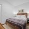Shadyside, Pittsburgh, Modern and Accessible 2 Bedroom Unit2 with Free Parking