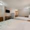 HomeTowne Studios by Red Roof Orlando - UCF Area