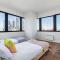 Plaid Parlour City-Centre Comfort & Skyline Views