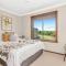 Golden Homestead A Panoramic Vineyard Escape