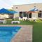 Essmante Villa - Pool, Gym, Tennis & Basketball Court - Oyibi