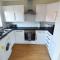 Luxury 2 BR Fully Furnished Flat in Crawley - 2 FREE Parking Spaces - Crawley