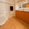 Apartment Les Cîmes 8 by Interhome