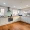 Stunning and modern house with free parking plenty of space and an outdoor garden to enjoy presented by Our Home Short Stays