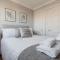 Stunning and modern house with free parking plenty of space and an outdoor garden to enjoy presented by Our Home Short Stays