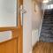 Stunning and modern house with free parking plenty of space and an outdoor garden to enjoy presented by Our Home Short Stays
