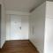 Neue Einzimmer Dachwohnung