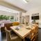 Villa et grand jacuzzi six personnes, en pleine nature