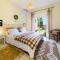 Villa et grand jacuzzi six personnes, en pleine nature