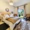 Villa et grand jacuzzi six personnes, en pleine nature