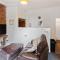 Contractors & Pets Welcome - Sleeps 1-4, less than 1 mile from M606, Ideal for Longer Stays - 克莱克西顿