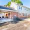 Centrally Located Spacious Abode - Charlotte