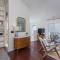 Luxe Loft Pet-friendly, Gas Grill & 5 Minutes from Town