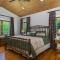 Fireside Retreat Hot Tub, Game Area, Fire Pit & Mountaintop Views! - بلاك ماونتن