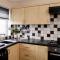 Cosy & Warm Two Bedroom House by AV Hughes Properties Short Lets & Serviced Accommodation Northampton - Modern & Spacious with Fast Wi-Fi & Free Parking - Kingsthorpe