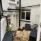 Central 1bedroom Apartment, connected via underground, overground and many bus routes
