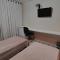 Quarto com 2 Camas de Solteiro Ar Condicionado Frigobar Smart TV e Café da Manhã - Porto Alegre