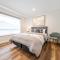 One Tea House - Contemporary Cityside Comfort