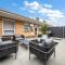 Two Tea House - Contemporary Courtyard Comfort
