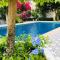 Guest House, shared pool, private bathroom and kitchen