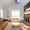Styled, cozy residential retreat near town center