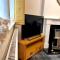Cheerful 2 Bedroom Home with Off-road parking - Deysbrook