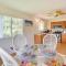Captain Cook Home on Quiet 3 Acres with Fruit Trees