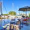 Portland Floating Home Getaway with Sauna!