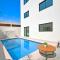 NEW Comfy Stay with Pool Onsite Steps from Malecón - La Paz