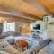 Quaint Big Bear Home with Hot Tub 4 Mi to Skiing!