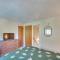 Quaint Big Bear Home with Hot Tub 4 Mi to Skiing!