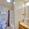 Quaint Big Bear Home with Hot Tub 4 Mi to Skiing!