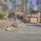 Quaint Big Bear Home with Hot Tub 4 Mi to Skiing!