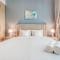 Unbeatable Price Luxe 1BR in Prime Location by Deluxe Holiday Homes - Dubaj