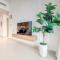 Unbeatable Price Luxe 1BR in Prime Location by Deluxe Holiday Homes - Dubaj