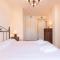 2233-Lovely 2 bedrooms on the beach, pool and port